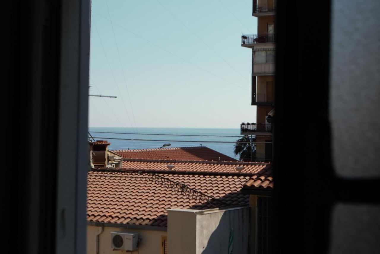 Bed and Breakfast Al Mare In Citta Катания Экстерьер фото