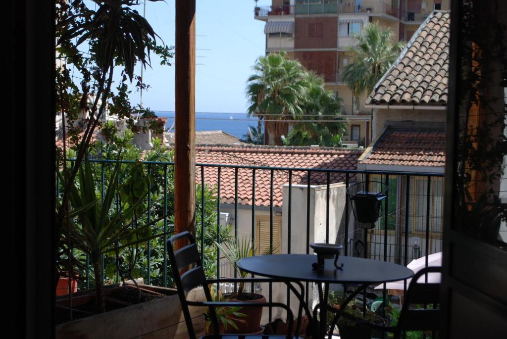 Bed and Breakfast Al Mare In Citta Катания Экстерьер фото